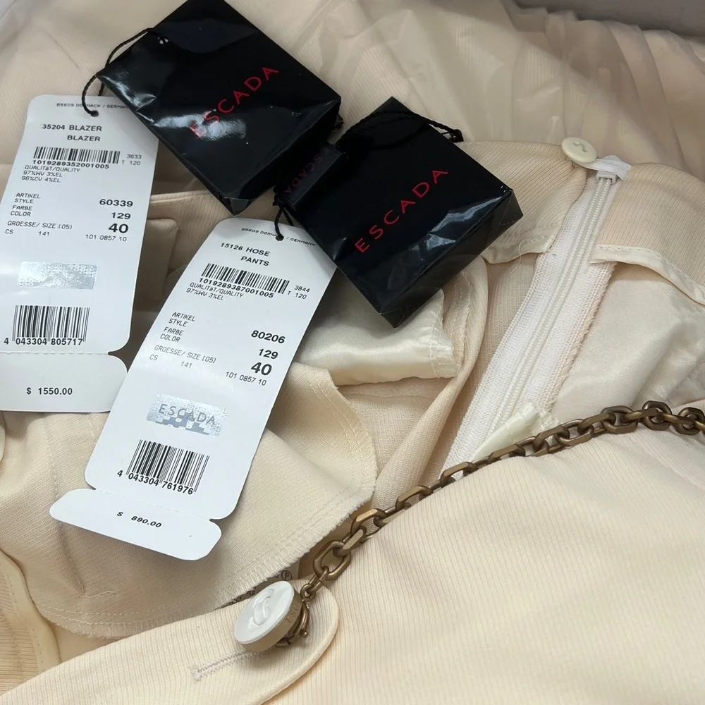 Escada Sz 40 Cream Virgin Wool Two Piece Pant Suit Structured Blazer